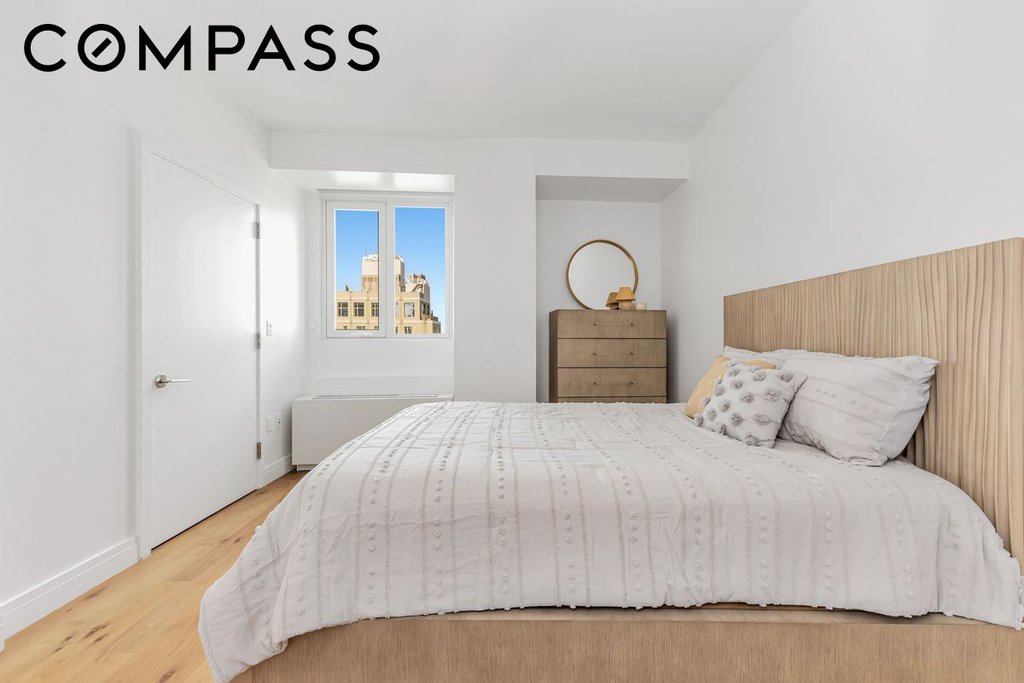 24-16 Queens Plaza South, Unit 17A photo 7