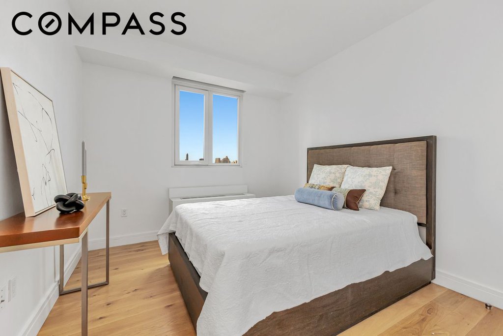 24-16 Queens Plaza South, Unit 17A photo 8