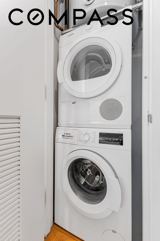 24-16 Queens Plaza South, Unit 17A photo 9