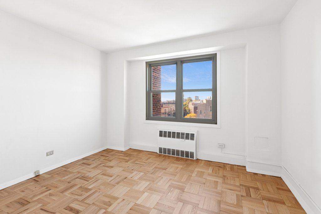 900 West 190th Street, Unit 8H photo 5