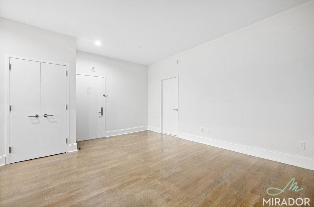 15 Park Row, Unit 14G photo 8
