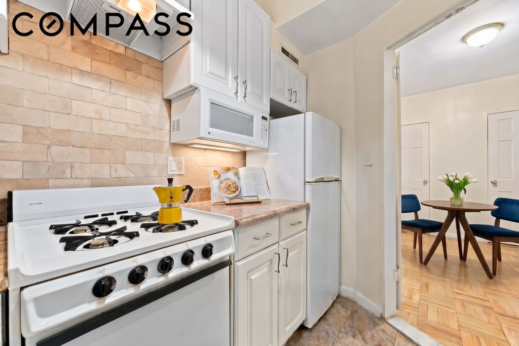 240 East 46th Street, Unit 2D photo 9