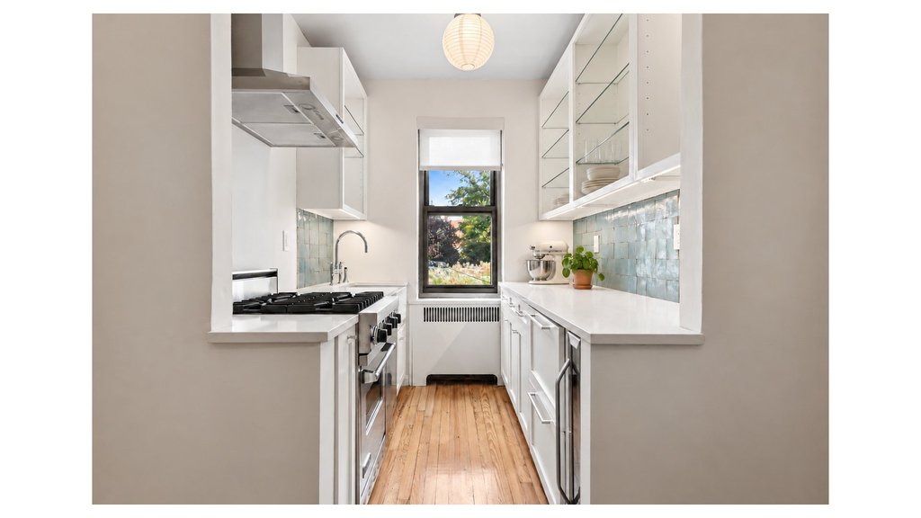 4445 Post road, Unit 5B