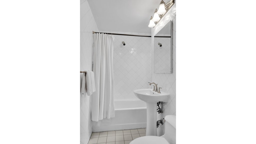 220 Berkeley Place, Unit 6DE photo 7