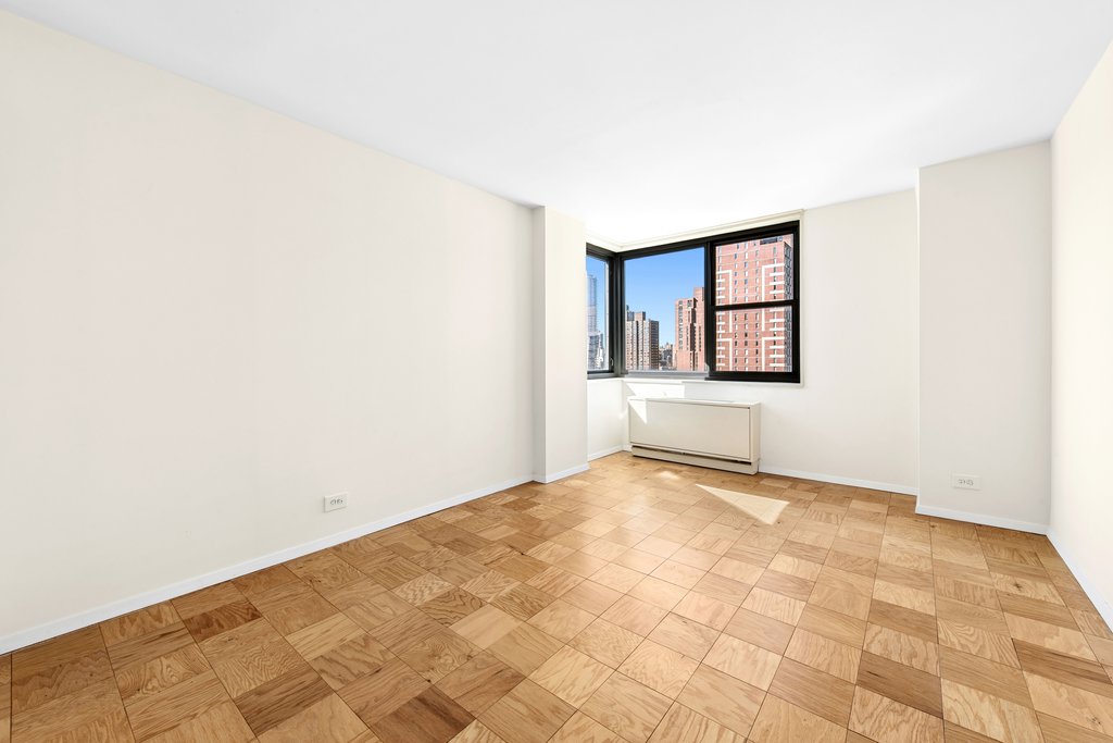 340 East 93rd Street, Unit 24J photo 4