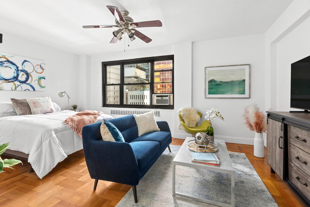 135 East 54th Street, Unit 12F photo 2