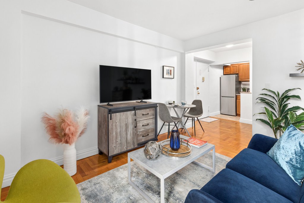 135 East 54th Street, Unit 12F photo 3