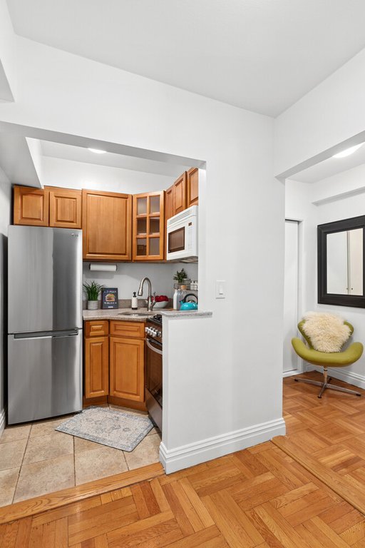 135 East 54th Street, Unit 12F photo 4