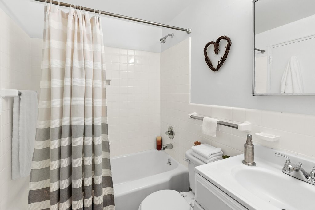 135 East 54th Street, Unit 12F photo 5