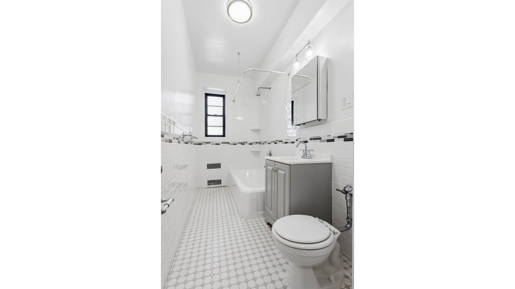 135 Hawthorne Street, Unit 5G photo 6