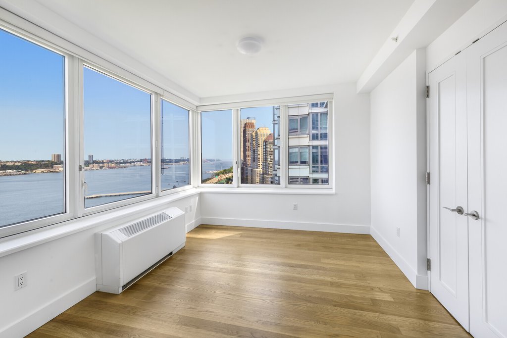 80 Riverside Boulevard, Unit 21C photo 4