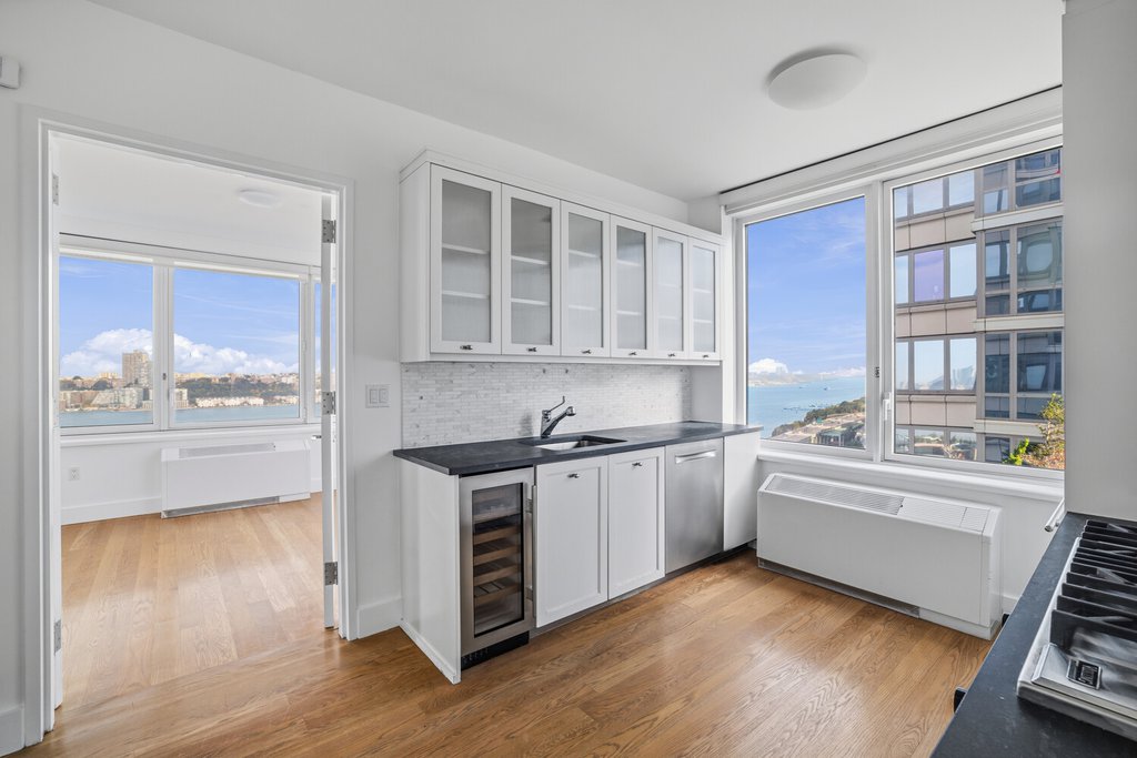 80 Riverside Boulevard, Unit 21C photo 5