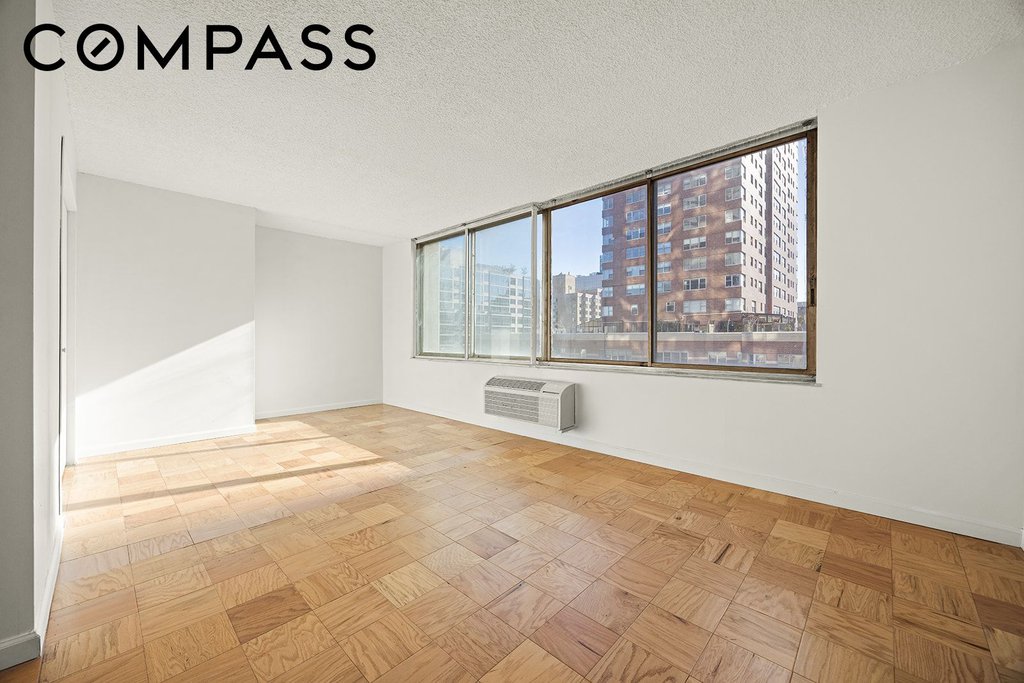 353 East 72nd Street, Unit 18C photo 2