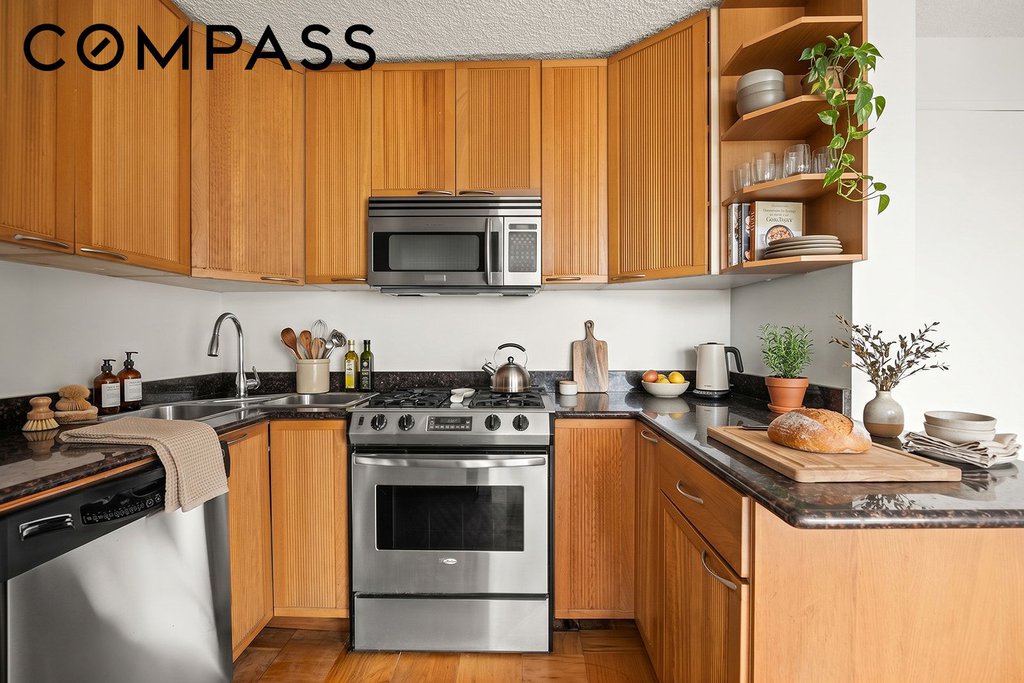353 East 72nd Street, Unit 18C photo 5