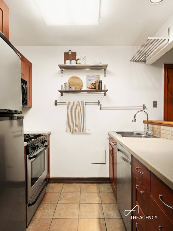 375 Lincoln Place, Unit 1A photo 4