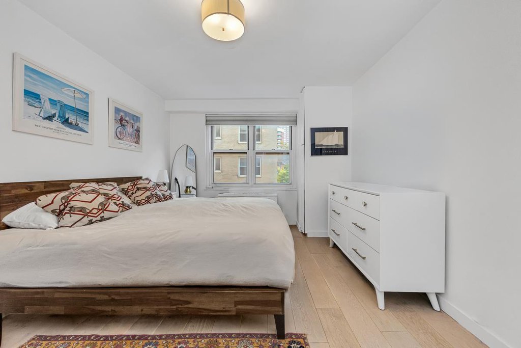 305 East 24th Street, Unit 4P photo 3