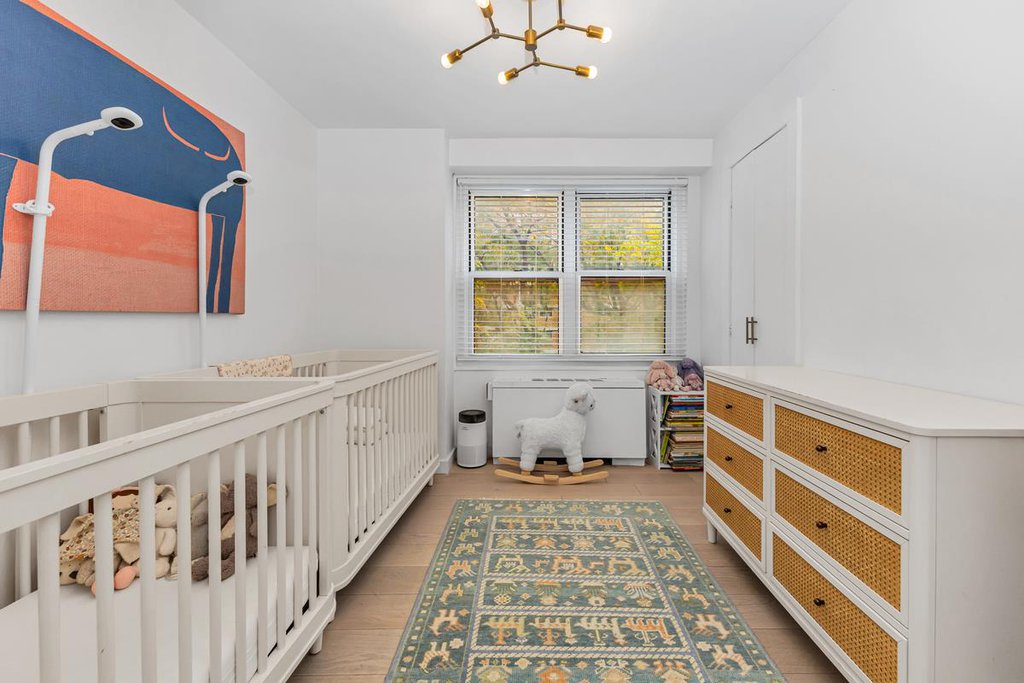 305 East 24th Street, Unit 4P photo 4