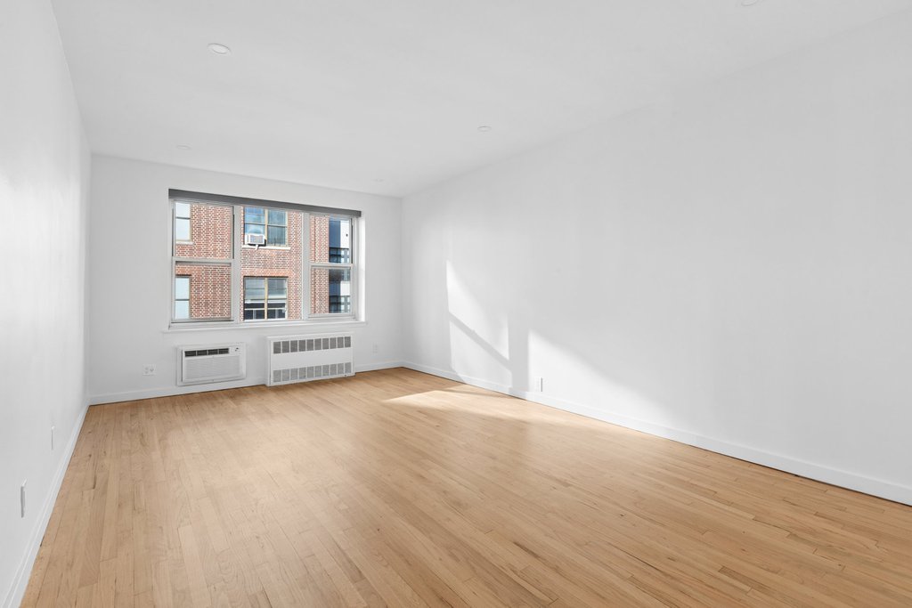 235 West 70th Street, Unit 6D photo 2