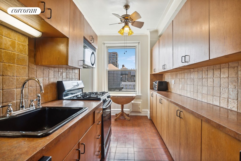 800 West End Avenue, Unit 15E photo 4