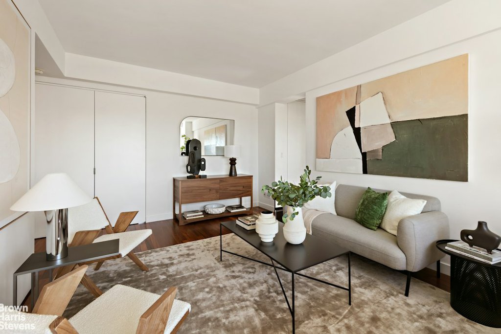 33 Greenwich Avenue, Unit 12B photo 3