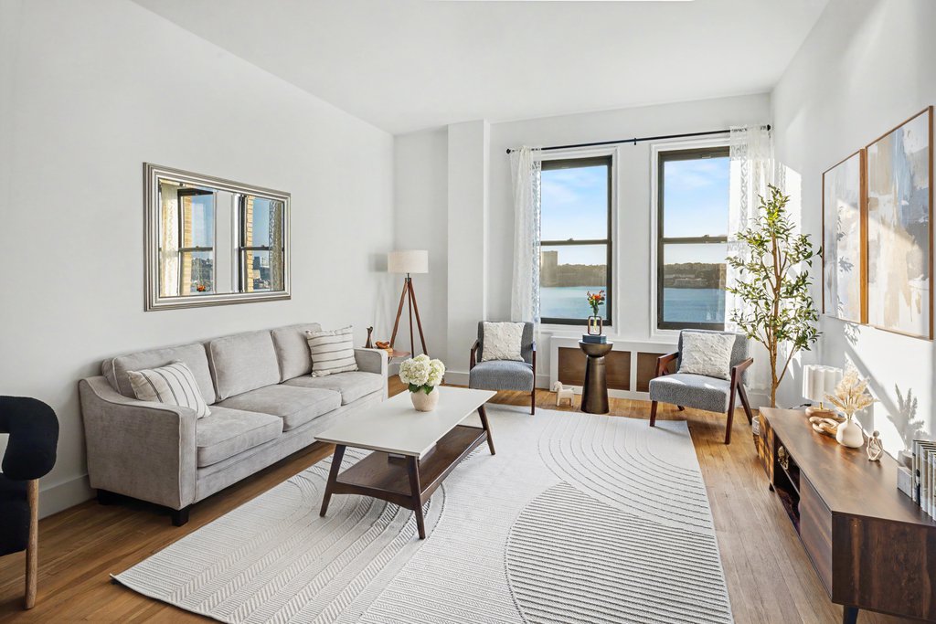 265 Riverside Drive, Unit 9D photo 2