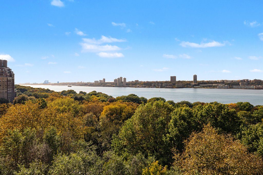 265 Riverside Drive, Unit 9D photo 3