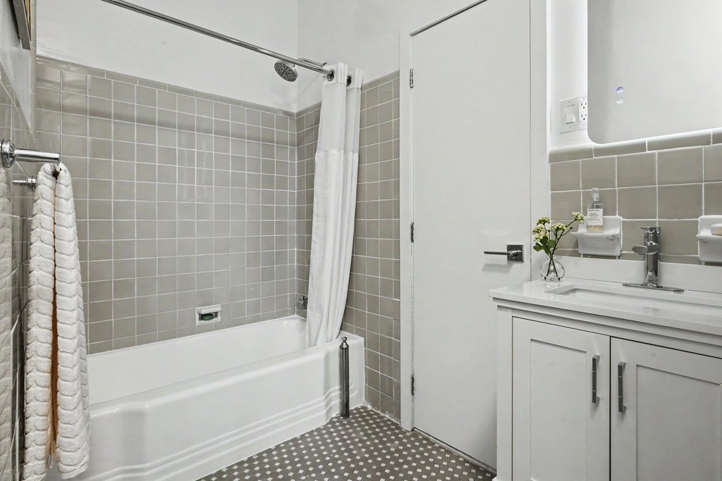 265 Riverside Drive, Unit 9D photo 12
