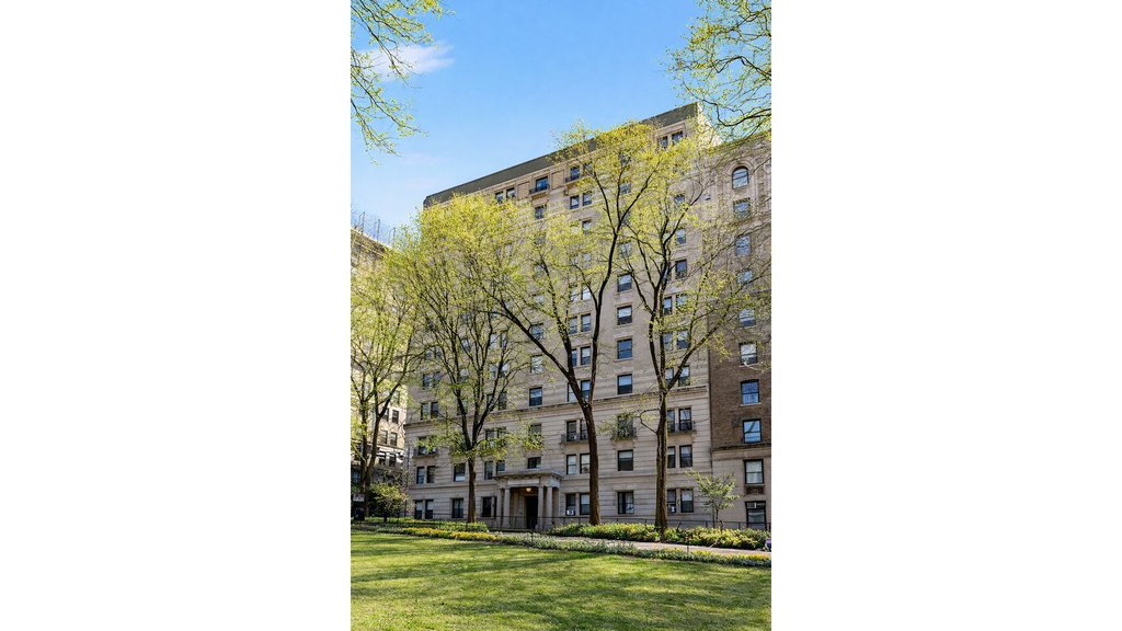 265 Riverside Drive, Unit 9D photo 14