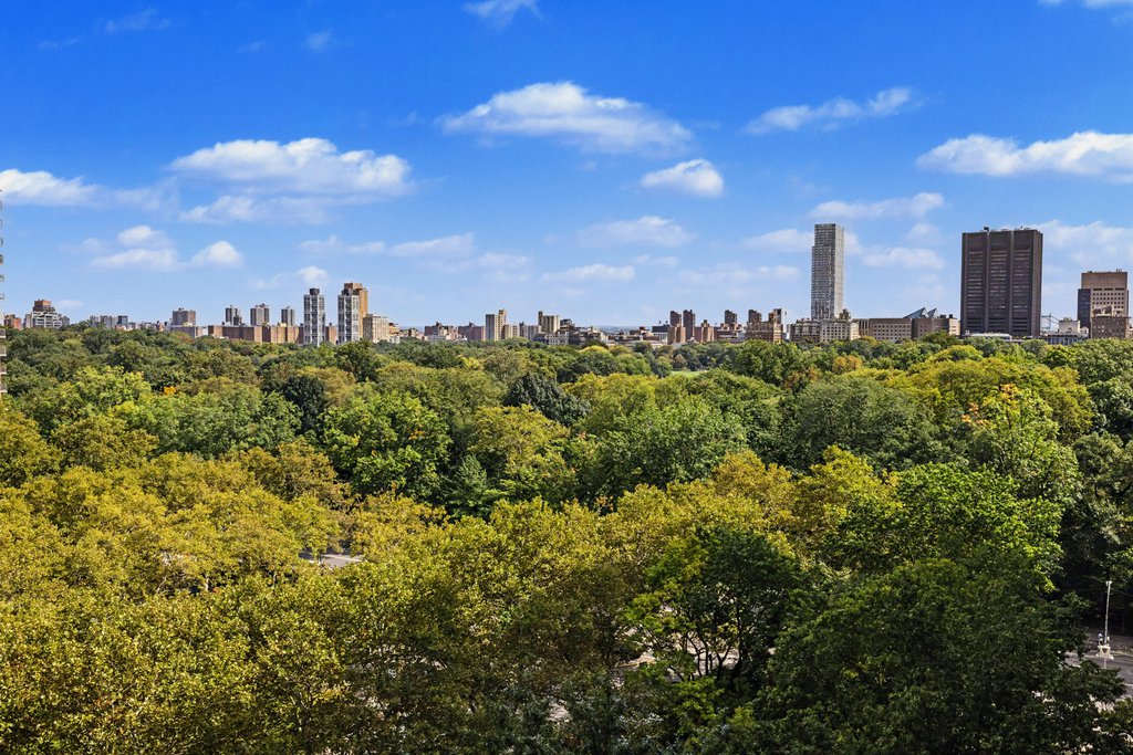372 Central Park West, Unit 11M