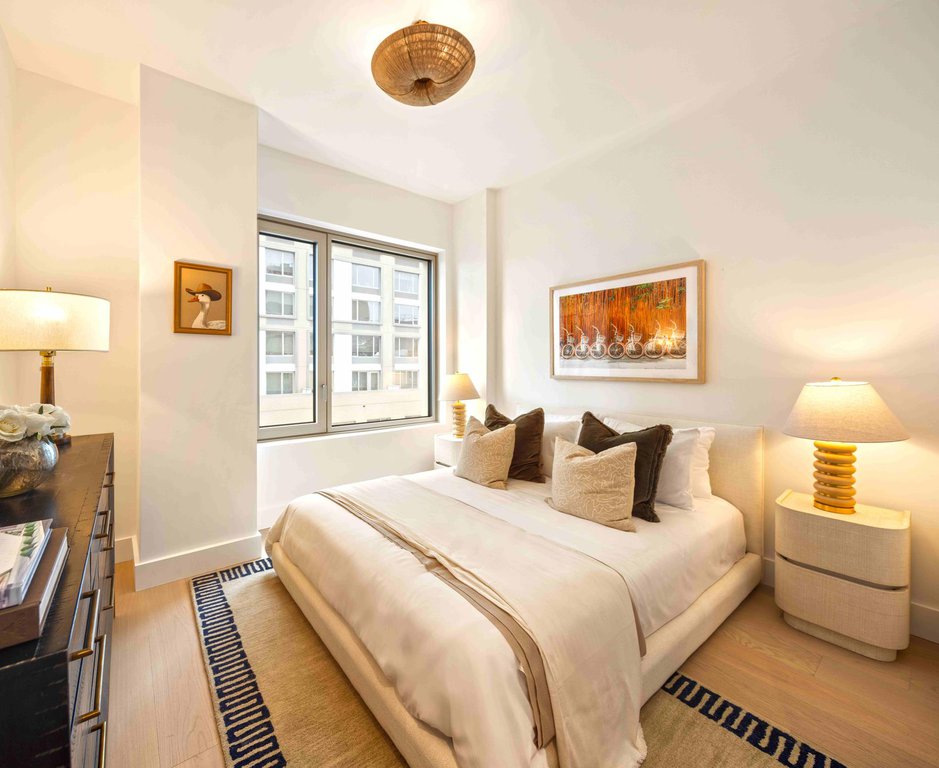 24-01 Queens Plaza North, Unit 1008 photo 4