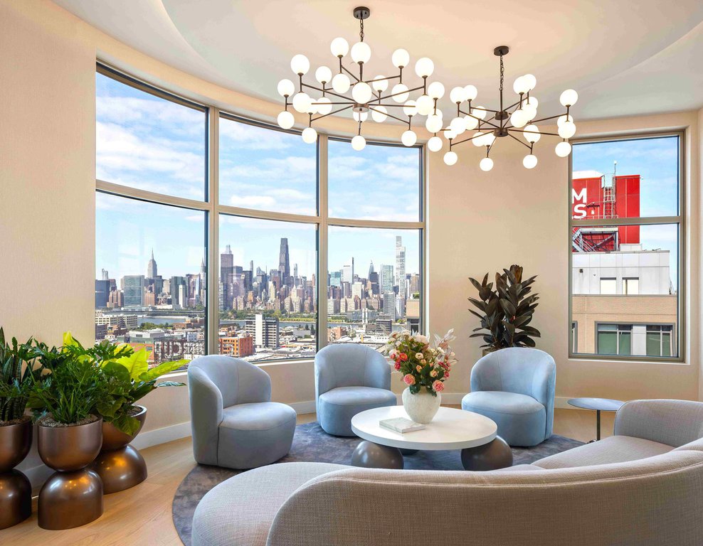 24-01 Queens Plaza North, Unit 1008 photo 5