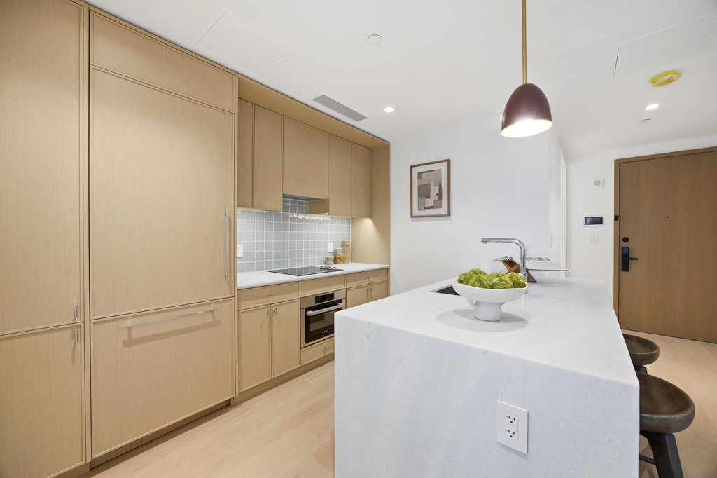 24-01 Queens Plaza North, Unit 202 photo 4