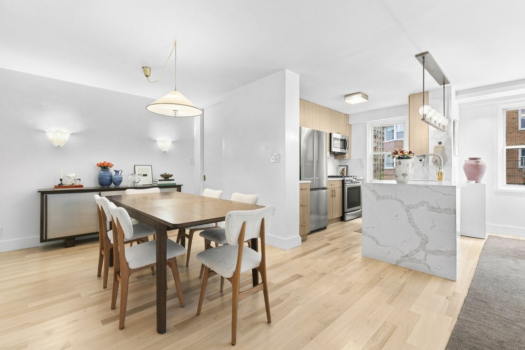 175 East 74th Street, Unit 6CD photo 2