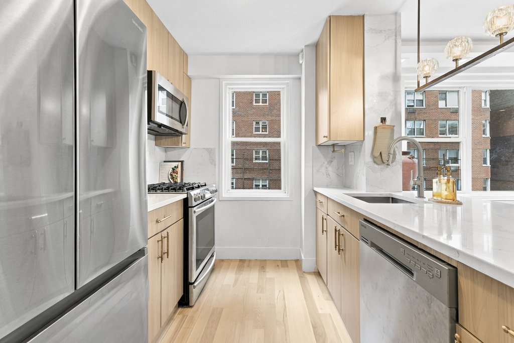 175 East 74th Street, Unit 6CD photo 4