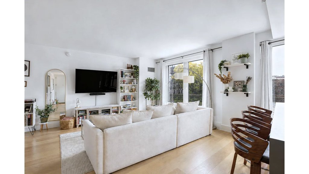 575 Fourth Avenue, Unit 3F photo 3