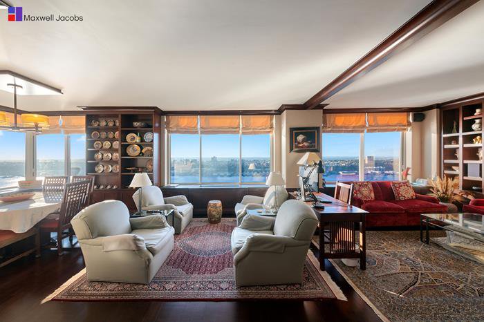 200 Riverside Boulevard, Unit 42A