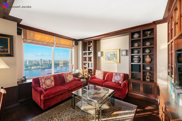 200 Riverside Boulevard, Unit 42A photo 3