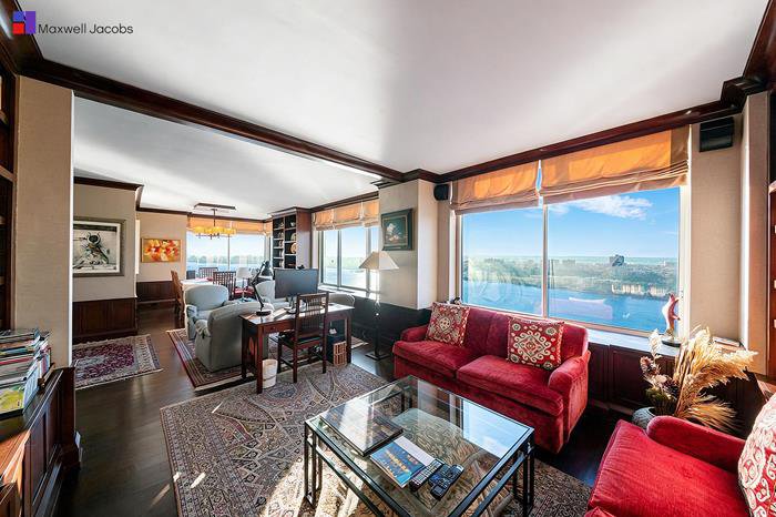 200 Riverside Boulevard, Unit 42A photo 4