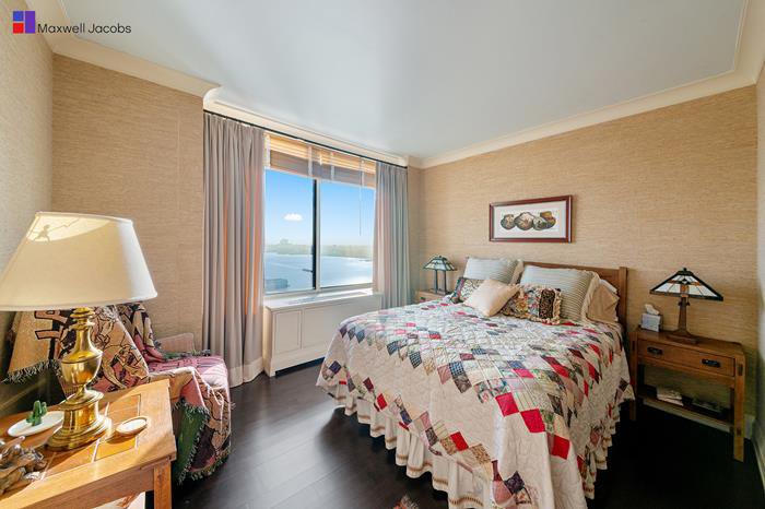 200 Riverside Boulevard, Unit 42A photo 9