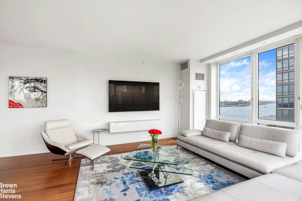 60 Riverside Boulevard, Unit 3402 photo 2