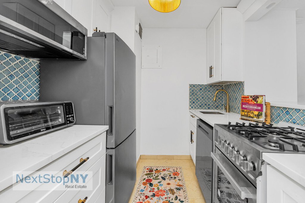 245 East 54th Street, Unit 22C