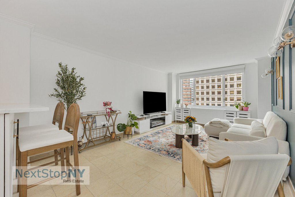 245 East 54th Street, Unit 22C photo 4