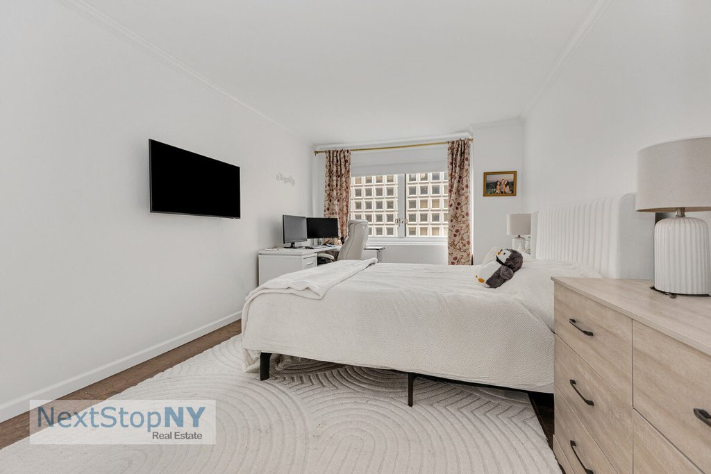 245 East 54th Street, Unit 22C photo 6