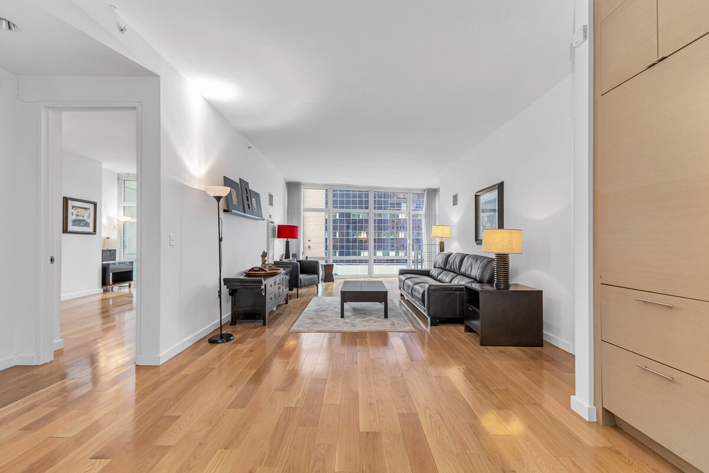 1600 Broadway, Unit 9C photo 3