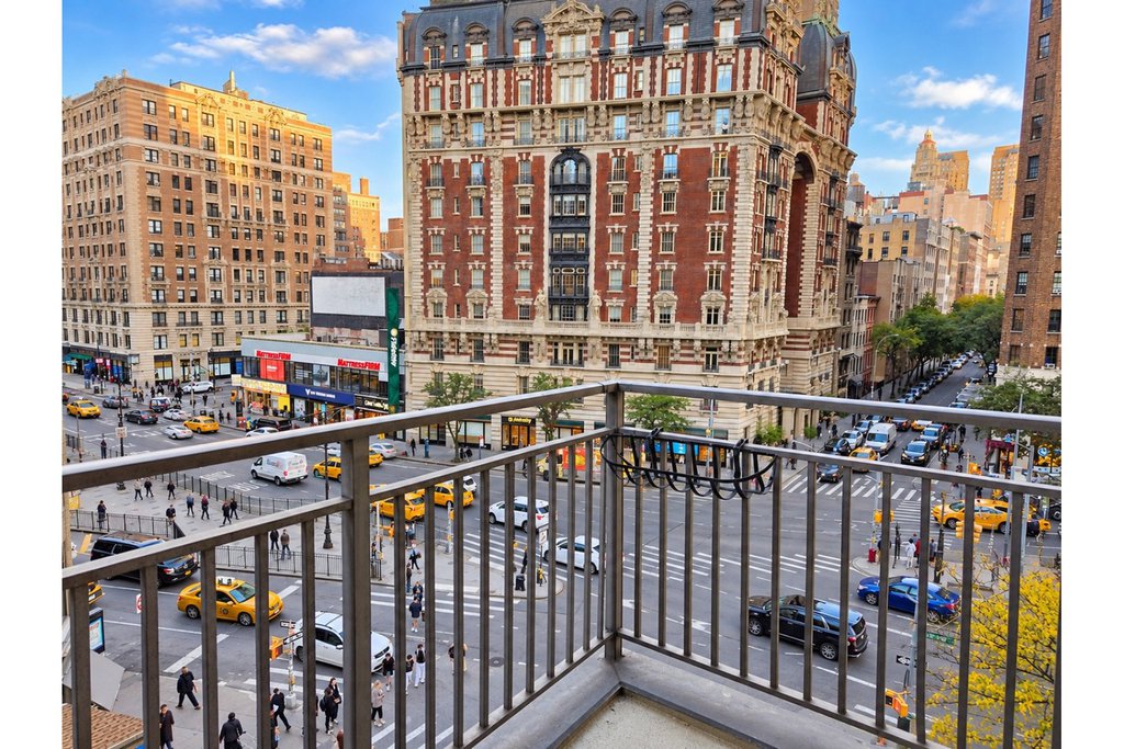 201 West 70th Street, Unit 6D photo 2