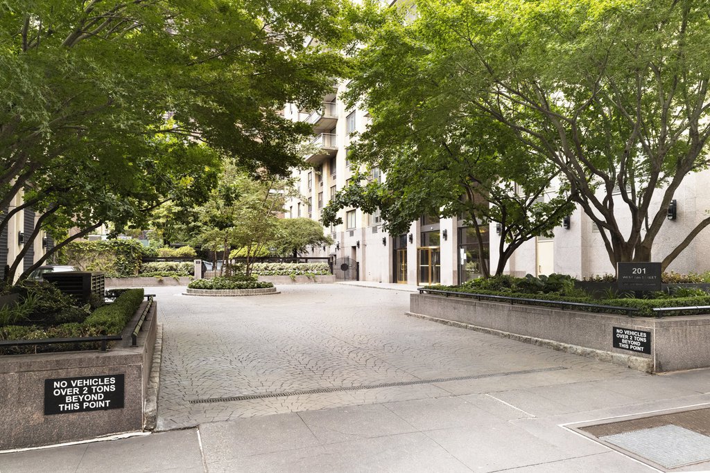 201 West 70th Street, Unit 6D photo 10