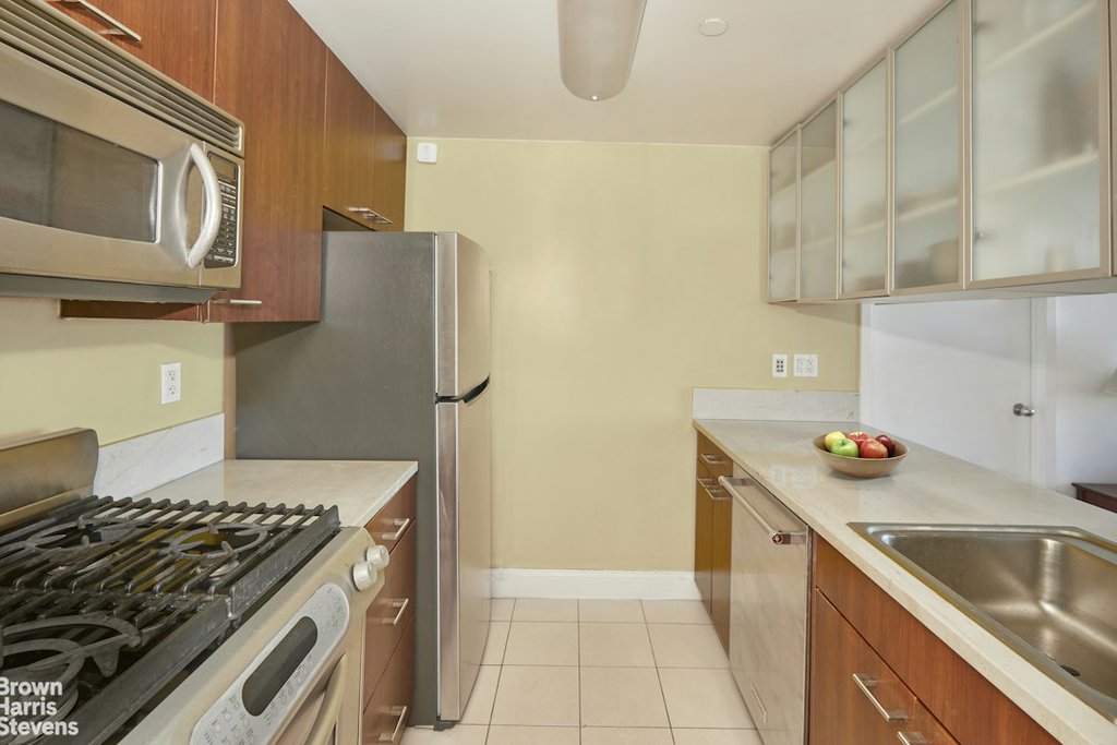 215 East 96th Street, Unit 30A photo 3