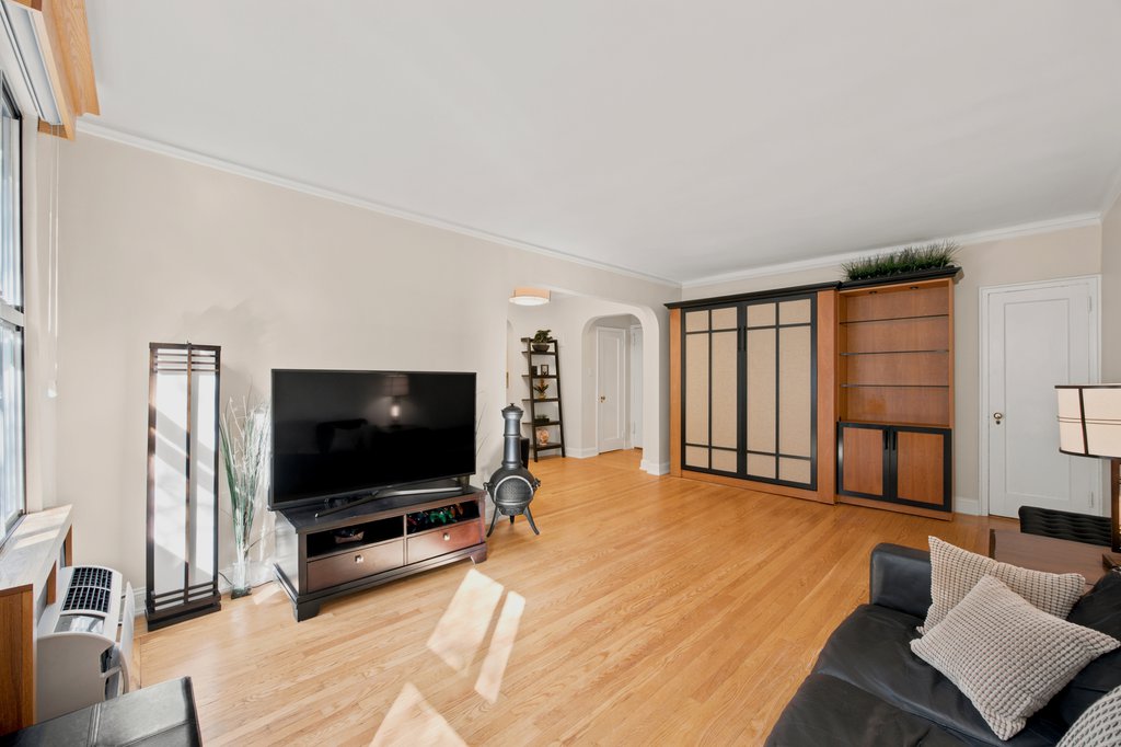 357 West 55th Street, Unit 2C photo 2