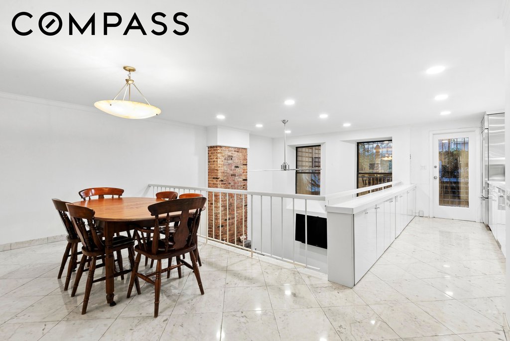 326 East 30th Street, Unit 1 photo 2