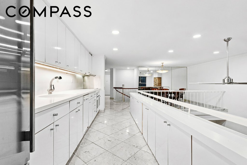 326 East 30th Street, Unit 1 photo 3